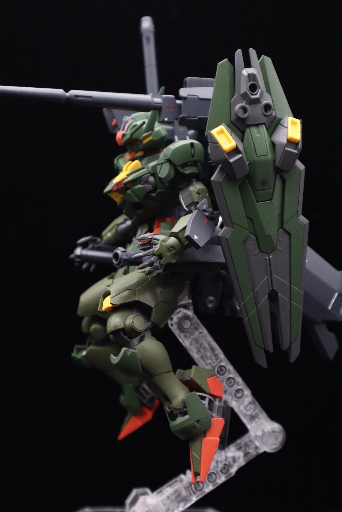 両腿部200mm砲