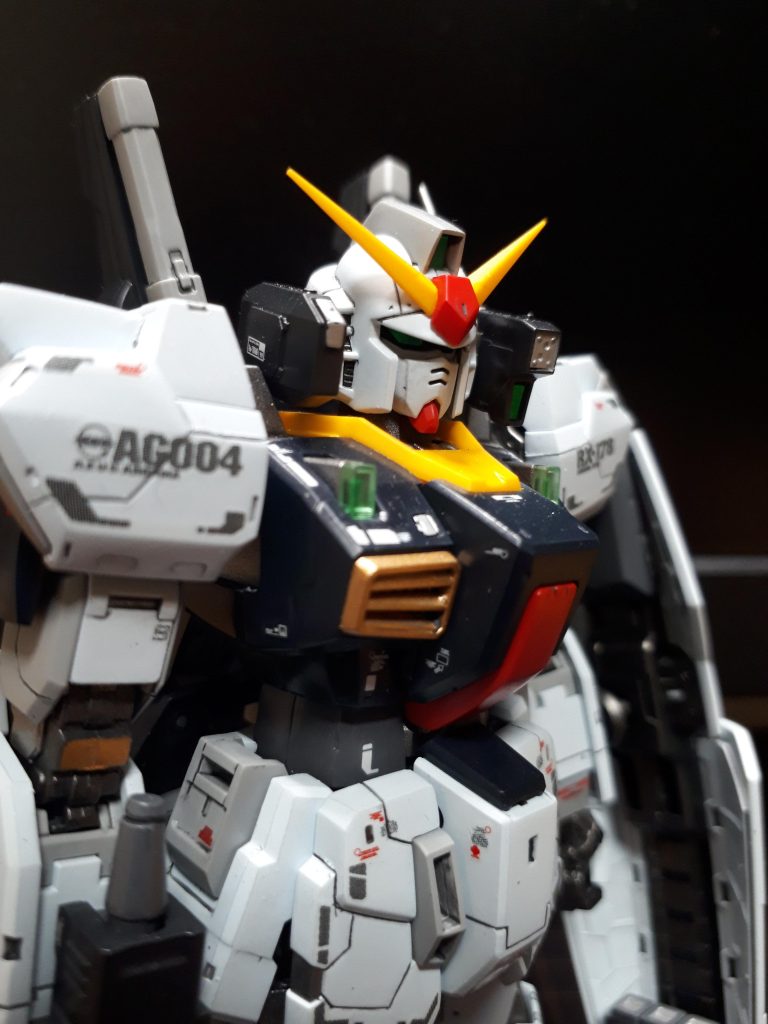 スジ彫り追加したら、デカールをまたぐところが数カ所、、、いや、いいんです！そういう仕様なんです！w　費用がかさむけどやっぱり水転写式の方が仕上がりいいですね