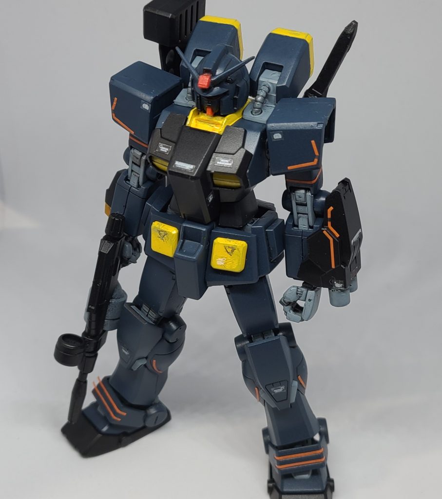 正面から。肩だけ陸ガンのものを使っています。