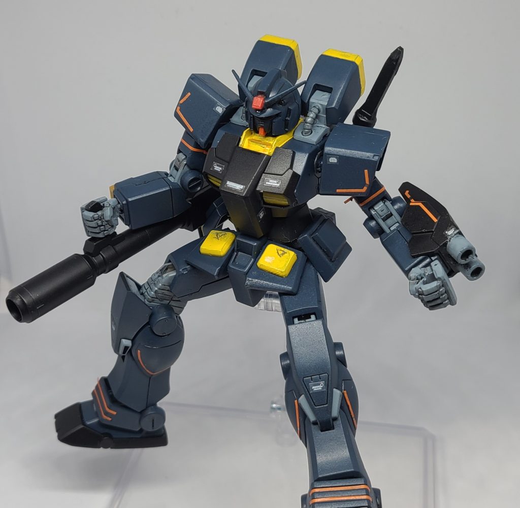 バズーカを構えて。 