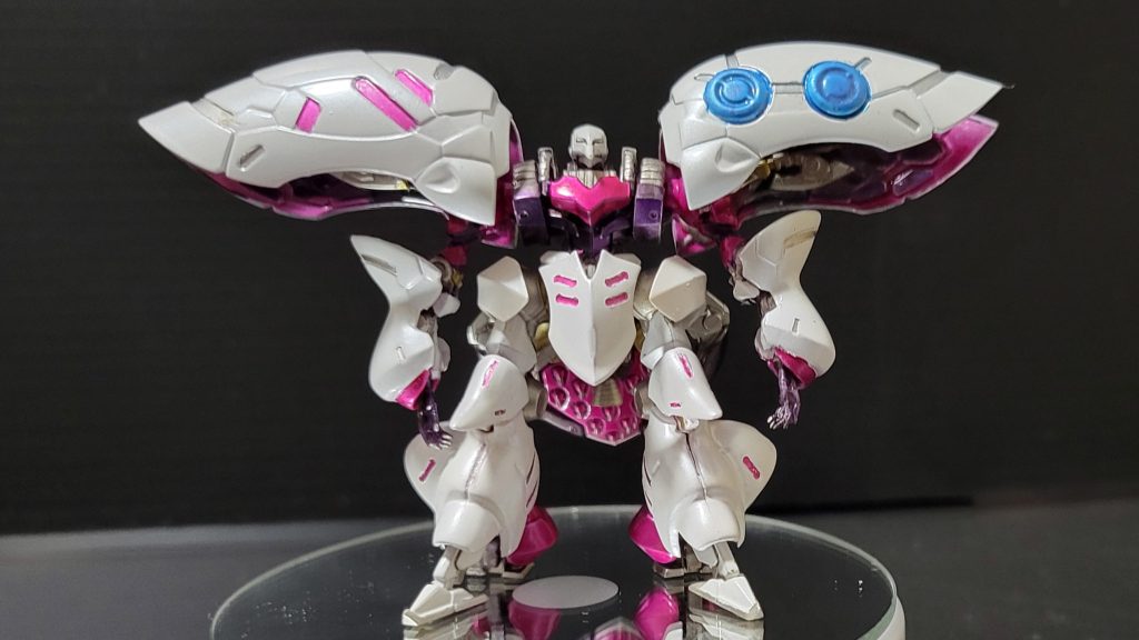 キュベレイは正面で見ると顔が面白いです。