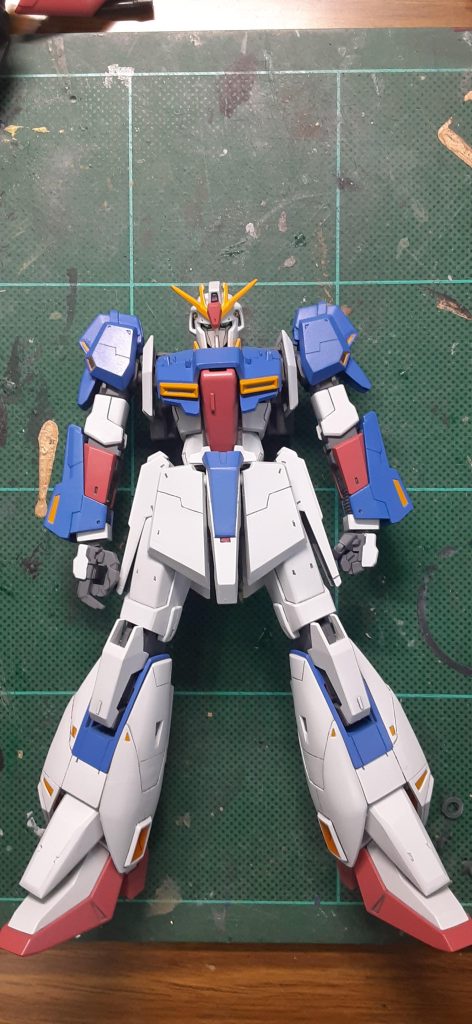 基本塗装完了。青部分は蛍光ピンクの上澄みを混ぜて紫系に振りました。各部延長して多少スマートになっているのがわかるでしょうか?比較画像がなくもうしわけありません。