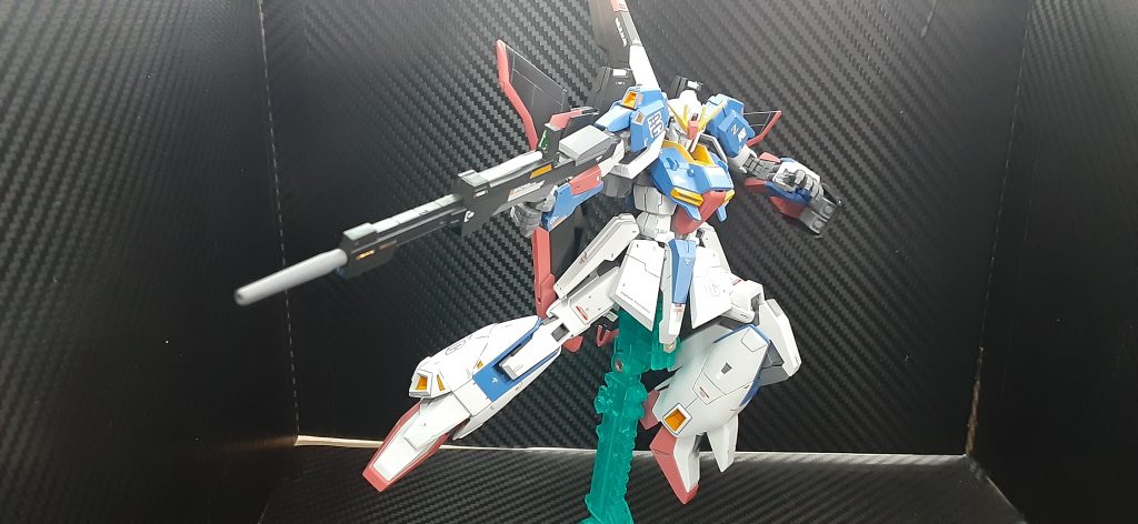 アクションポーズ。よく動くキットですね。