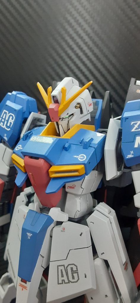 各センサー、ツインアイ等は、ラピーとカラーレジンで再現しました。