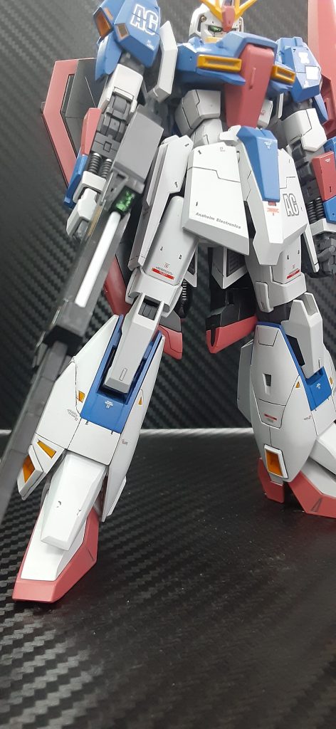 脚部は脛部での延長工作と、足首甲の部分のアーマーを若干形状変更しました。