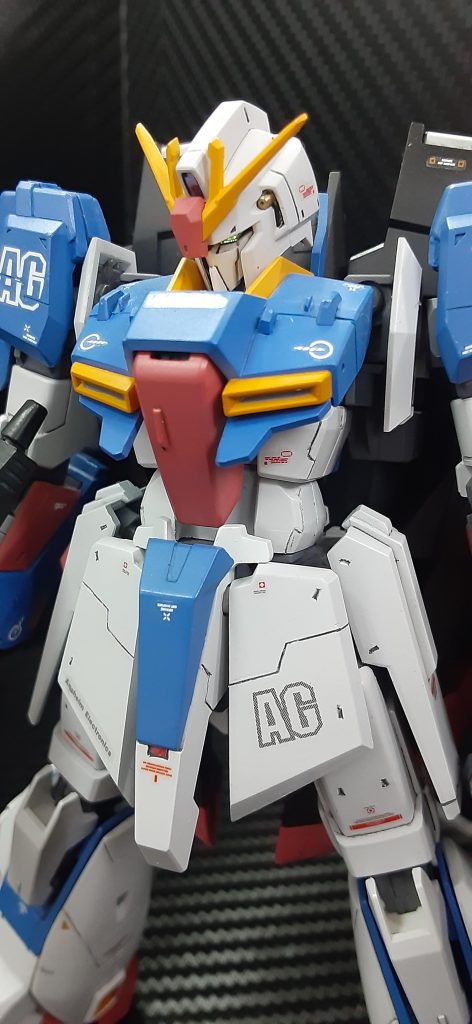 わかりづらいですが、後頭部にも0.5ミリプラ板&パテで若干後にボリュームアップしています。