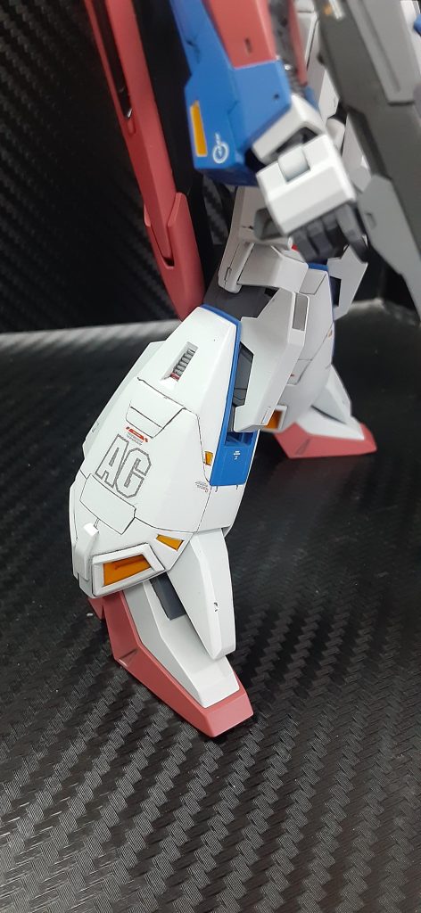 ふくらはぎは延長したぶん、間延びした面がさらに寂しくなるのでうるさくならない程度に情報量を増やしました。