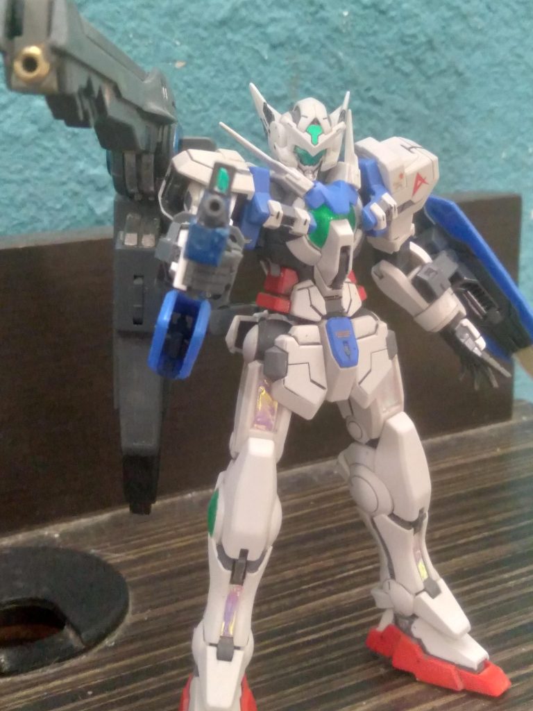 The clear green parts are borrowed from the hg amazing exia. Reflective tape was used on the gn cables. Then clear uv resin was used over those and some parts on the head