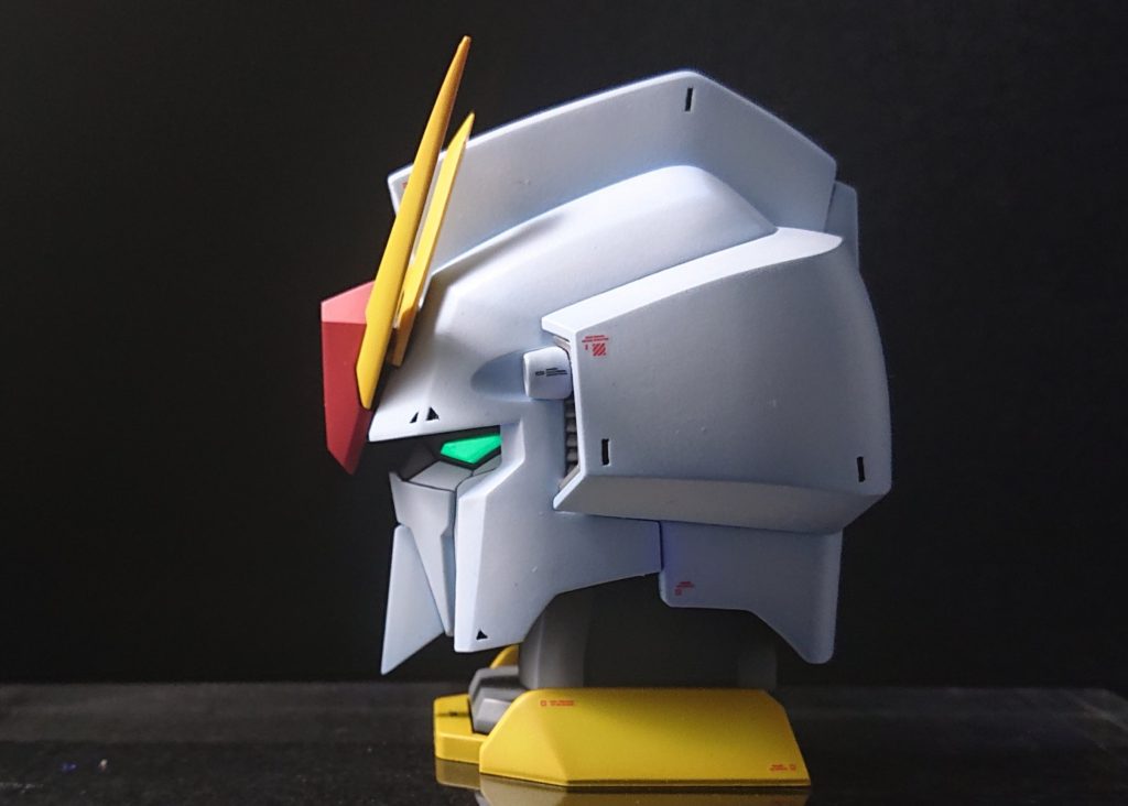 アニメ設定画基準なので、スジ彫りを消し、スッキリさせてます。