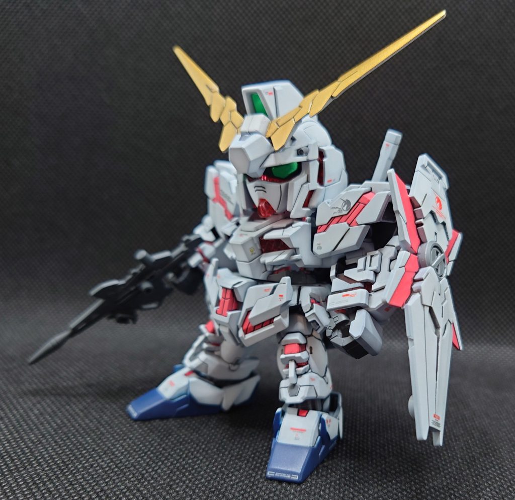 凄く良いキットです!!シールは多めですが、ほとんどがサイコフレームのピンクでした。全塗装しなくても、サイコフレームだけでもマーカープラス墨入れでも映えるんじゃないでしょうか?