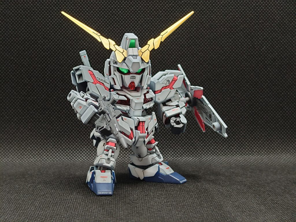 最近のSDは、脚が長いのでポージングが決まりますね。家電量販店で500円くらいで買えてしまうなんて凄い話です。