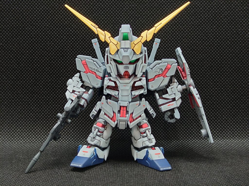 サイコフレームは手塗りです!クリアパーツはそのままにしてますが、今見れば全部同じ色で塗れば良かったかなと思います。