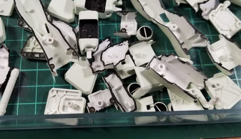 パーツのあわせ目を黒くしてみたけど、あんまり意味がないみたい