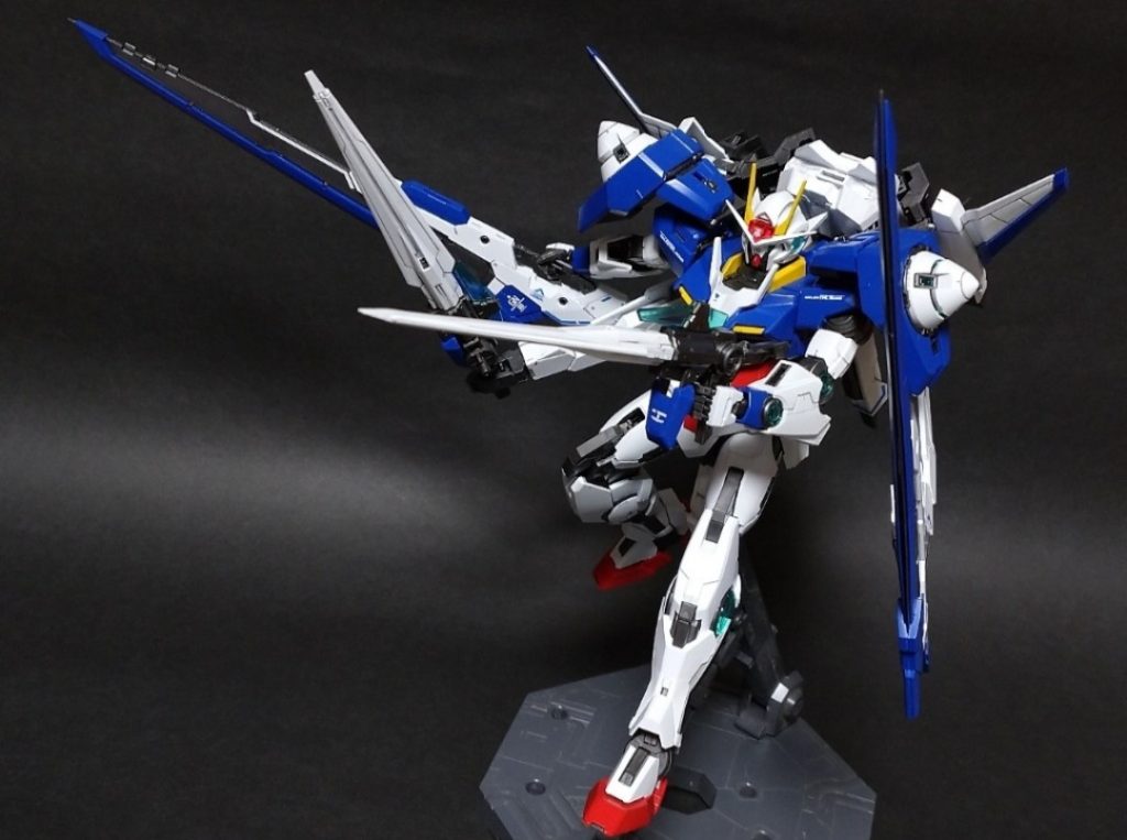 バスターソードはパイロンでは保持出来るのに、ガンダムの手首は固定タボが小さくて固定が難しいです。握らせてもｸﾙｸﾙ回ってしまいます。