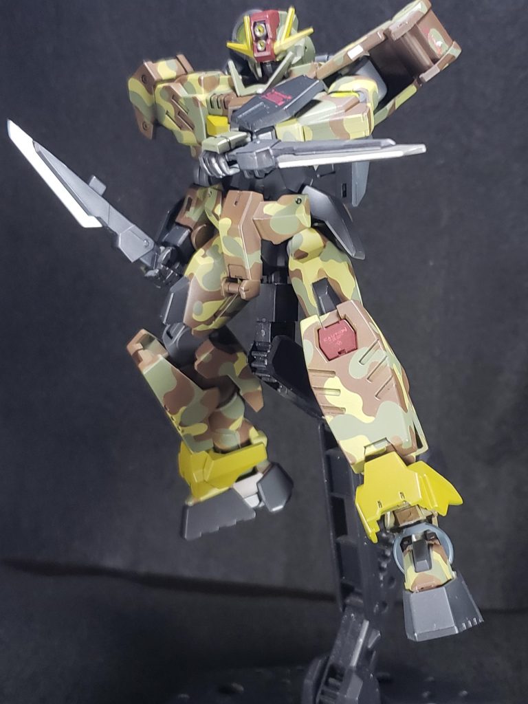 デカールも初めて使ってみたけど、使ったのが赤で見にくいし失敗したので数箇所だけに抑えました💦