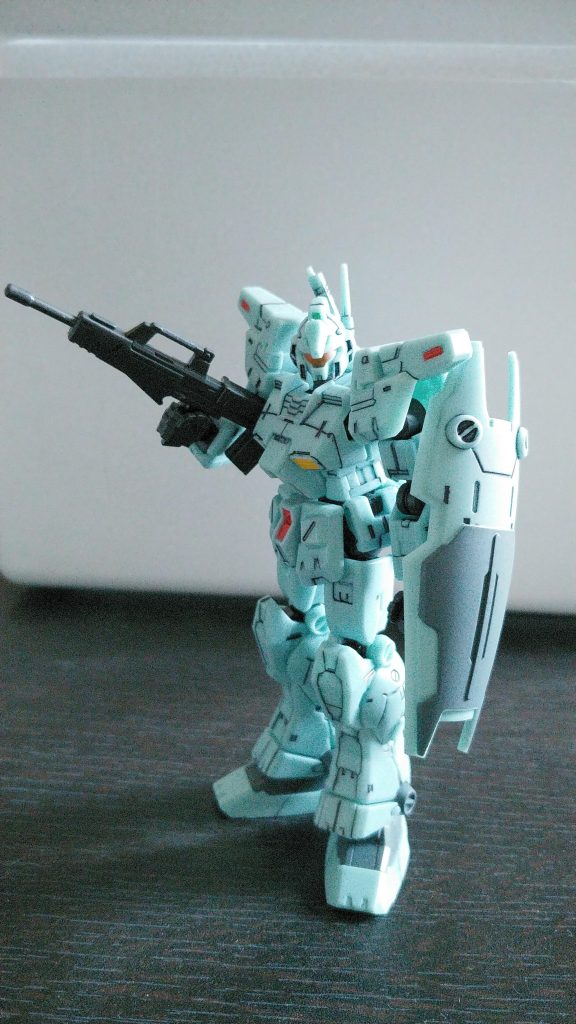 明らかにスミ入れがしつこすぎた。次回はもっとかっこよくするから許しておくれ、ジムカスタム…