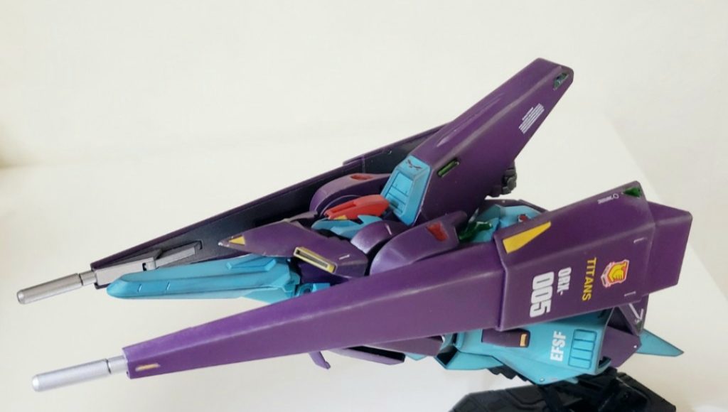 MA形態へも完全変形！付属のアクションベース付きでディスプレイもバッチリですね。ギャプランは変形させても塗装ハゲの心配がないのは良いですね。…ブースター装着で飾るとデカくてジャマですが。