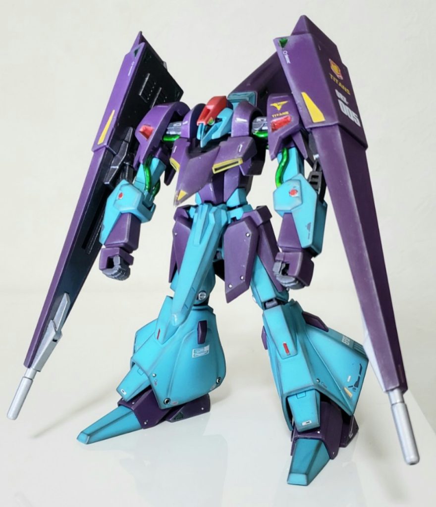 手持ちデカールを貼って軽くシャドウを入れて艶消し仕上げ。ヤザン機のイメージが消えてロザミア専用ギャプランって感じになったかな？