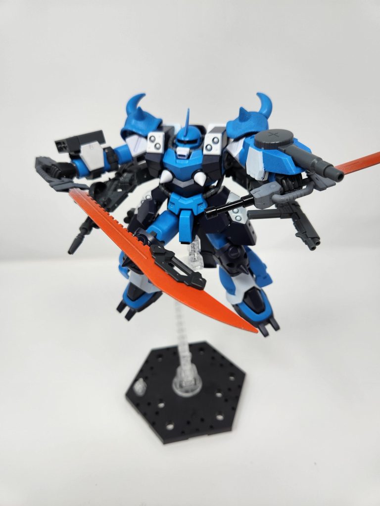 Being the Super Custom, it is equip with crazy amount of missles and machine guns to waste down other MS.