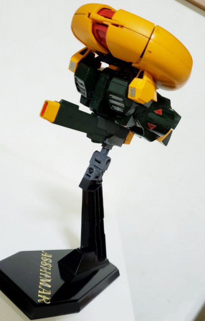 オマケのMA形態※アップしてあるMA形態は仕上げ前の仮組です完成後は塗装剥げがこわくて変形させられませんね…^^;MA形態で飾りたいからあと一体欲しいけど売ってないですね😭アッシマー、大好きな機体だったのにダカールでヤラレメカになってた時の悲しさったら……