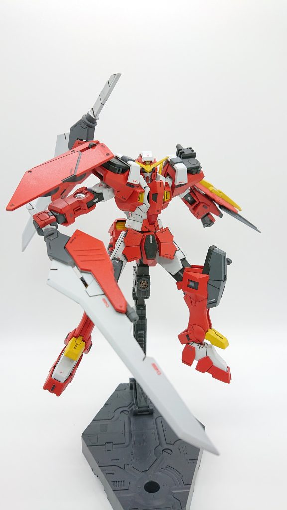 プロポーションは特に変えていませんが格闘機体ということで肩部をボリュームアップしてゴツくしています。