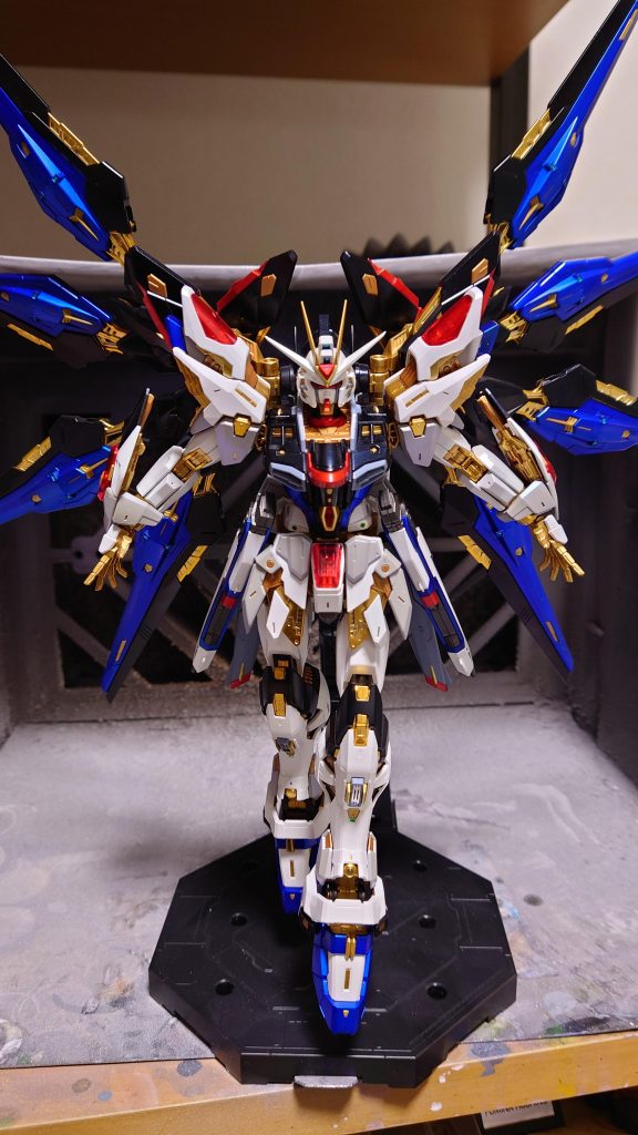 白：ガイア白サフ→EXホワイト→オーラパールホワイトライトブルー：グレーサフ→スターブライトシルバー＋コバルトブルー＋ニュートラルグレー3 