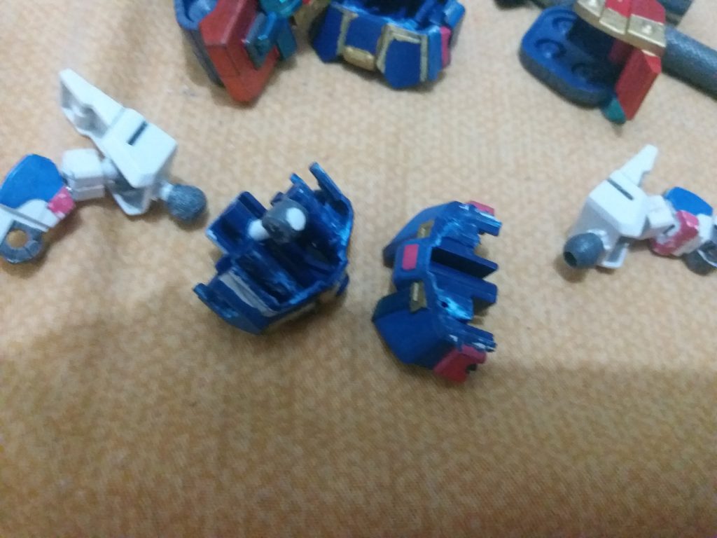 斬腰加膠棒，肩改用balljoint，手腕加關節