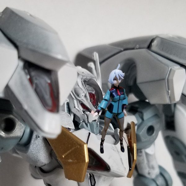 ガンダム・ファラクト(白の魔女塗装)