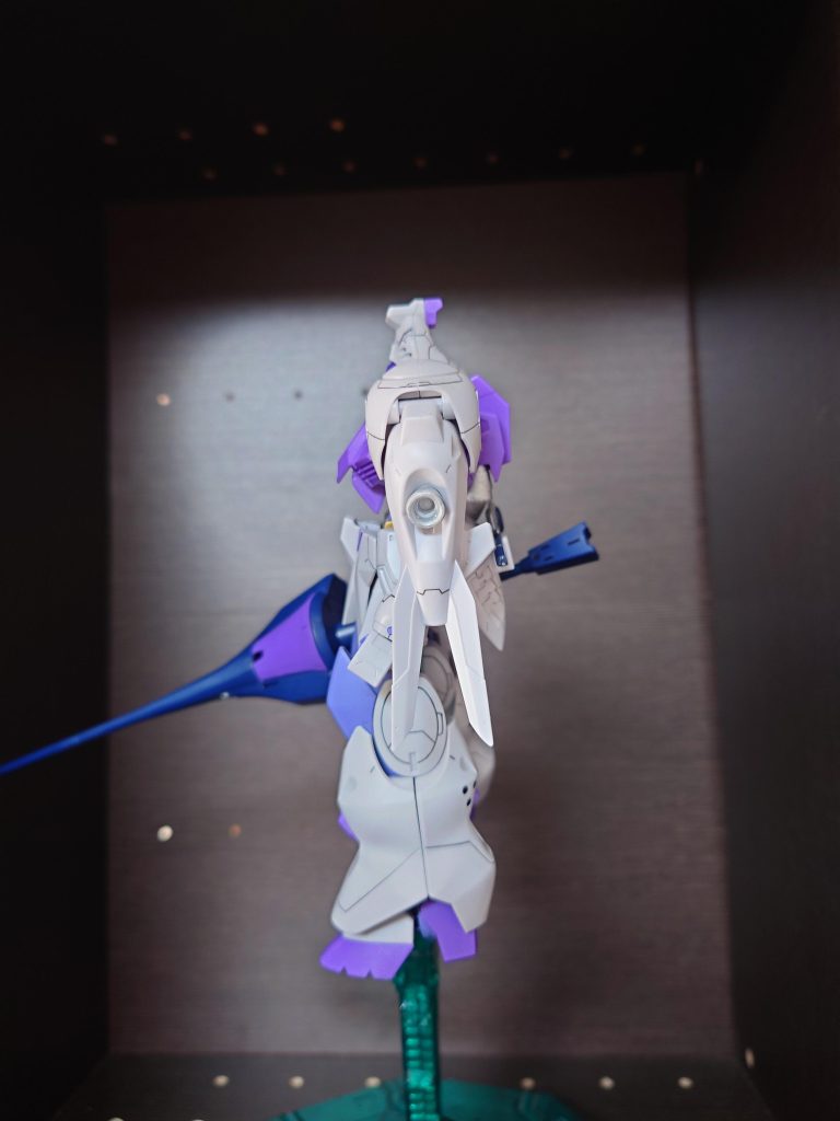 側面肩のアーマーもシャープ化しました。