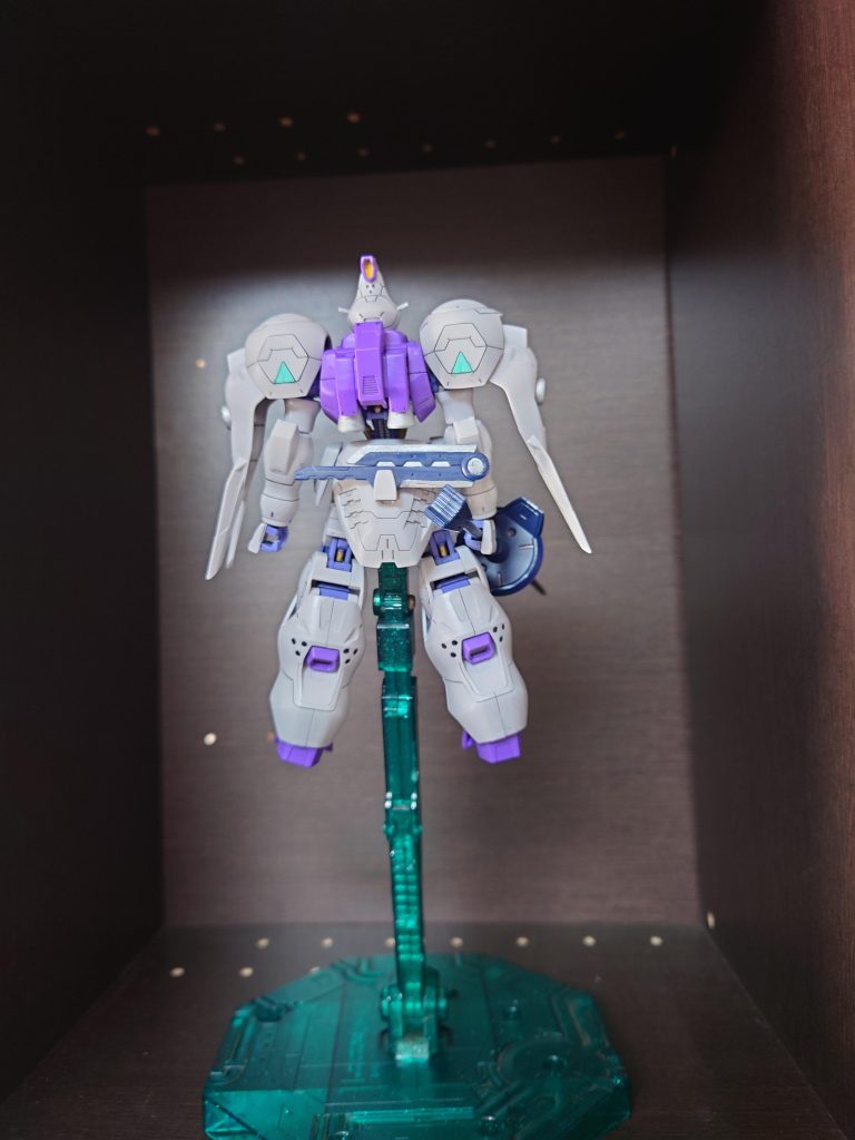 背面コンバットナイフも塗装し刃先をシャープ化しました。シャープ化に関してはあまりわからないけど…