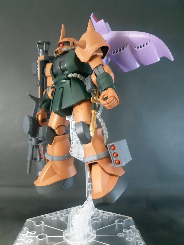 と、いう訳で合体+武装追加。今年も平常運転です。おまけで量産型ザクに付属のミサイルポッドと、システムウェポンのラケーテン・バズを用意しました。