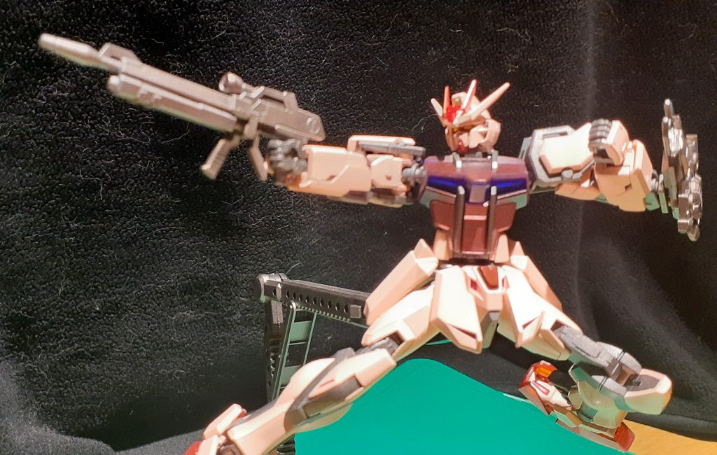 ムウ・『とりあえず、お約束の~やってみっか~ッ…』『ムウ・ラ・フラガ…ストライクルージュ出るぞ!』※盾は、前に制作した30MMの使用