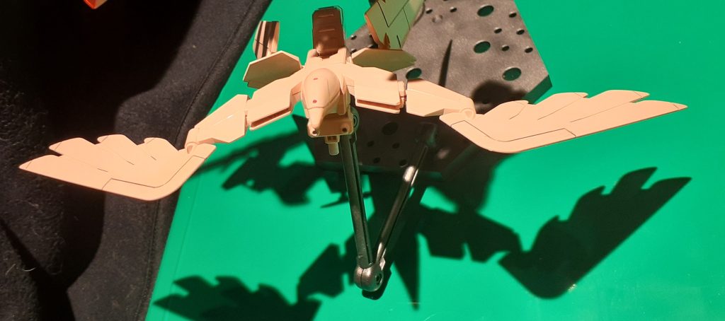 ムウ『曹長~ッ…ま~たジャンク屋から買ってきたの~ッ?エールは…?』曹長『ポータントフライヤーだ…色も同じ様に塗装しといたから…』