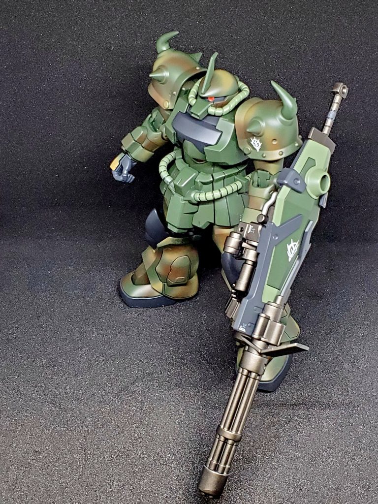 撮影前に剣をシールドに納めたら塗装が剥がれたのでもう抜く事はない。