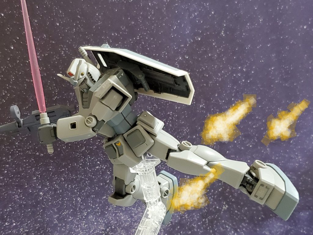 高い機動性で左右へ回避し接近してくるガンダムタイプ💦