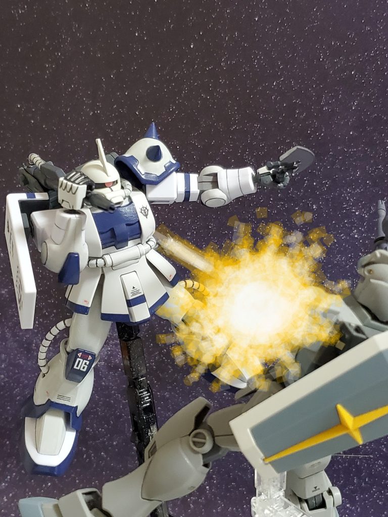 そして、至近距離でのビームキャノンでガンダムタイプの左腕を破壊～👍️✨機体性能は高いがパイロットの腕の差が出始めた😊🎶