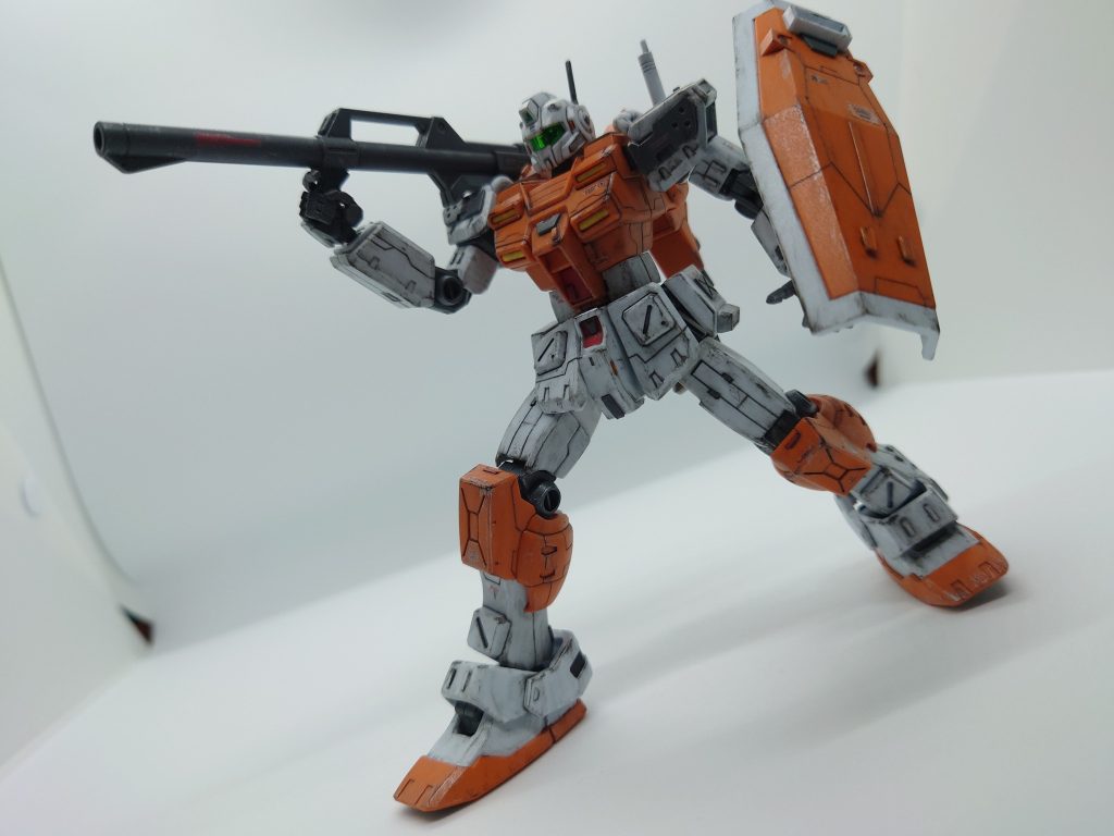 ハイパーバズーカをぶっ放すパワードジム・カスタム!うーん、かっけぇ!やはりパワードジムと言えばこれ!ちなみにカスタムと名乗ってますが、たまたま頭をイジった時にジムカスっぽくなったのでそのまま命名しましたwあとバズーカはモナカ構造で合わせ目が出るため、段落ちモールド化させてます。だって合わせ目消しが面倒くさいんですもんw