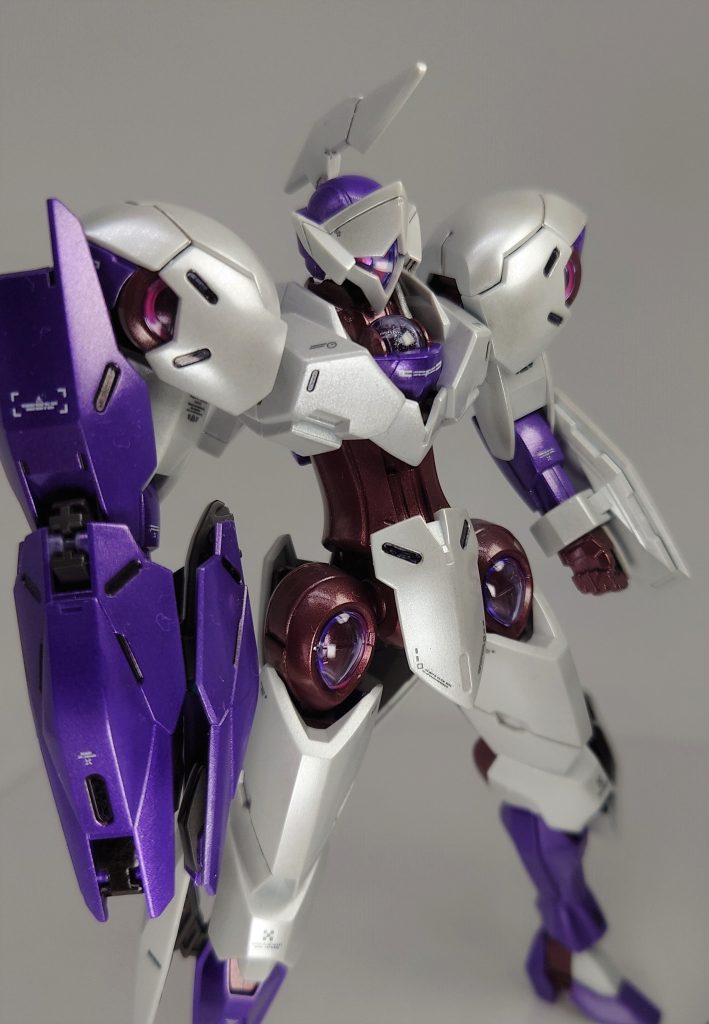 外装のキラキラを目立たせるためやすり掛けの下地処理を頑張りました。スミ入れや部分塗装、デカールも控え目に。