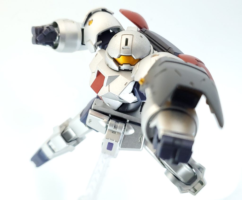 左腕に装備されているガントレット状の兵装はビームバリアを展開することができ、それに伴い発生するエネルギーで敵MSの機能を停止させることができる。搭乗パイロットの間では「金縛り」と呼ばれてるらしい。