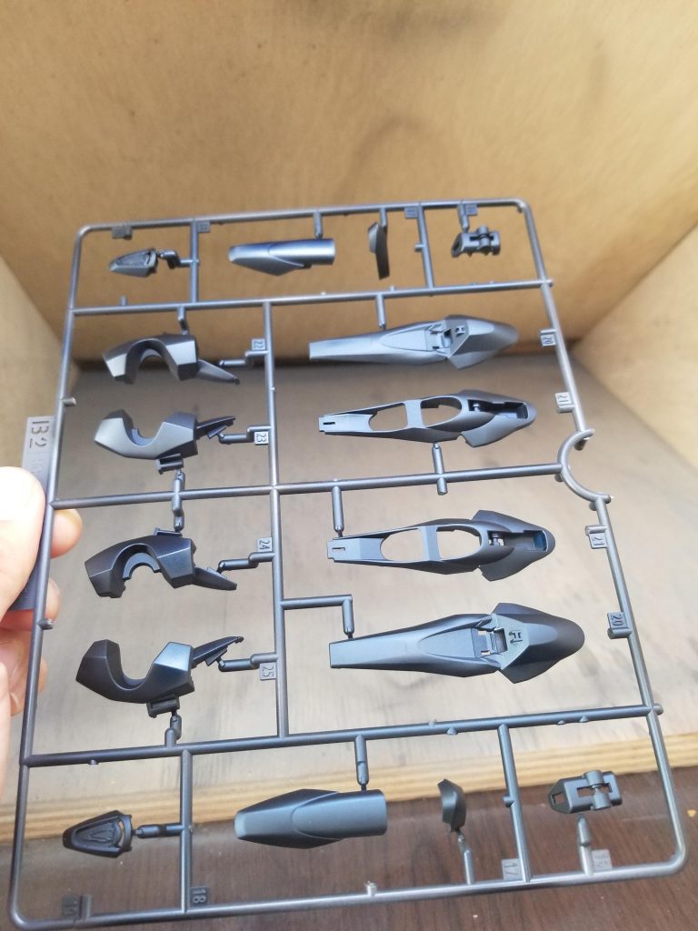 ランナー塗装挑戦しました。結局ゲート処理の関係でいつも通りの塗装になってしまいました。