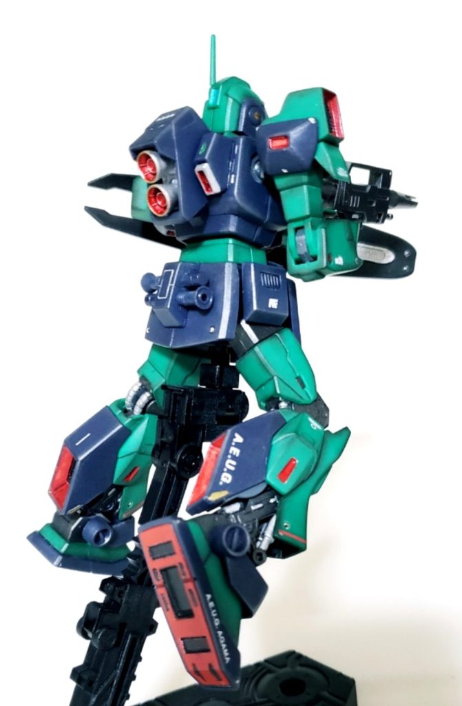 バックショット。赤いランナーはないので部分塗装してます。