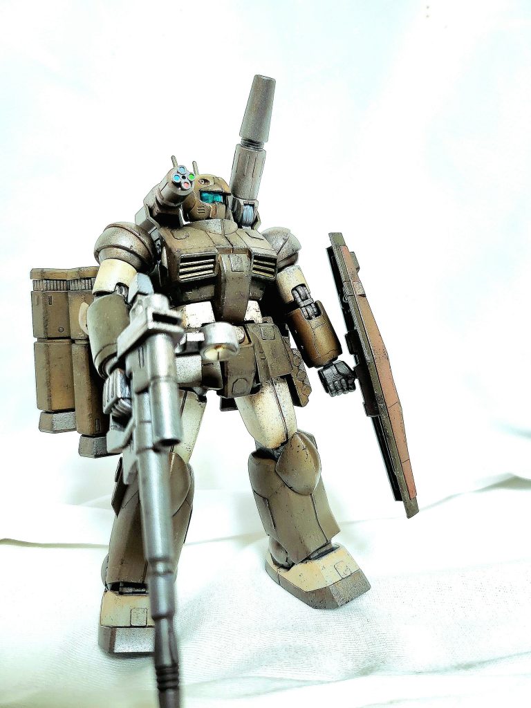 ミキシングは今回が初めてになります。試行錯誤ありましたが、結果は見ての通りです。リバイブガンキャノンをベースにGP02のMLRSをバックパックに差し込んだ。サイドアーマーにはジェスタキャノンのサイドアーマーを上乗せした。アウトリガーは、何かの別売パーツ集からバックパックに取り付けた。陸戦の盾ではないです。シールドは、ガンダムG30thから借用しました。右スコープは、MGのGP02から核弾頭を拝借しました。結果、南極条約違反機体であったというオチであります。おあとがよろしいようでo(-_-o感心ありましたら是非いいねボタン、よろしくお願いします。