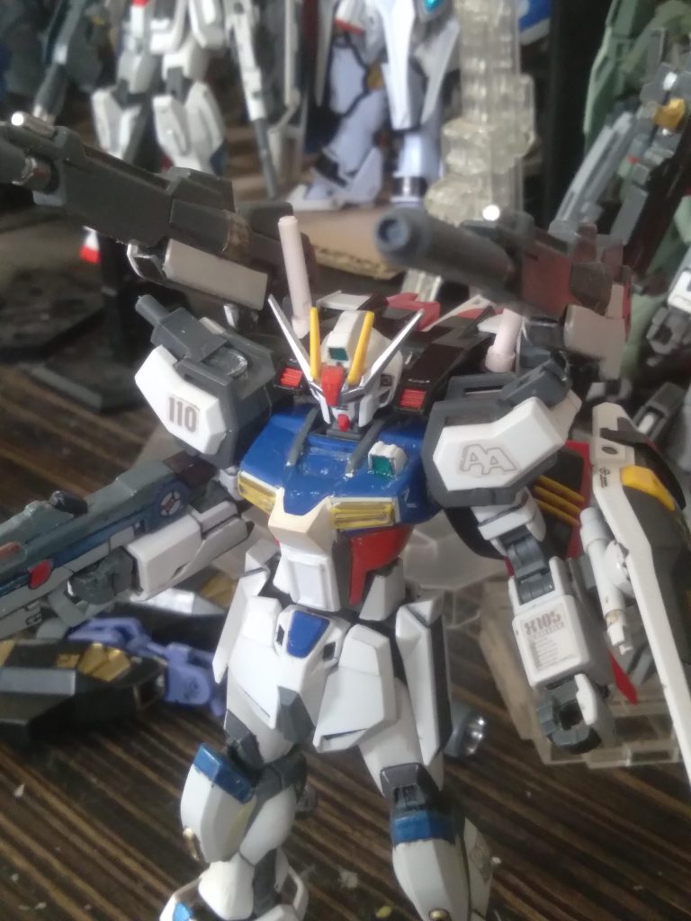 I also added pla plate on the front skirts and gave it the hguc Tristan rifle. There are attachment points on the shoulder for additional equipment