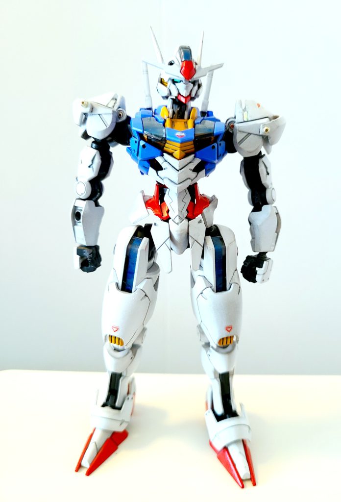 肩はいかり肩にしたくてパテを盛ってます。