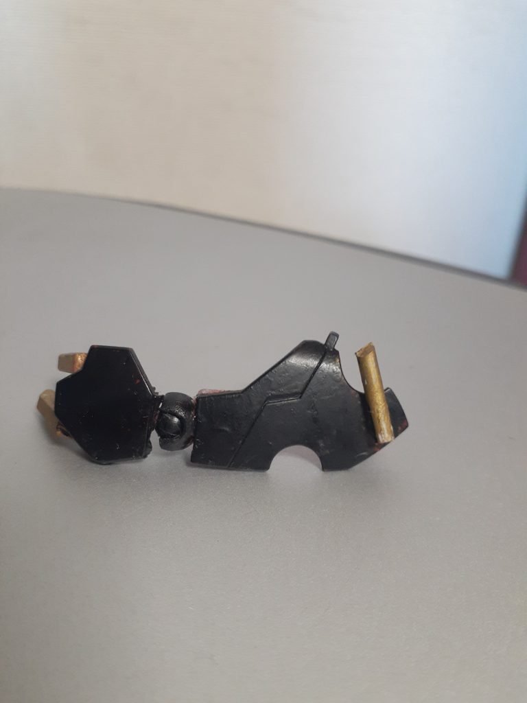 コートパーツにネロジオングで余った装甲パーツにBジョイントと、BB戦士ゴッドガンダムの詰めを適当に組み合わせて構成しております。