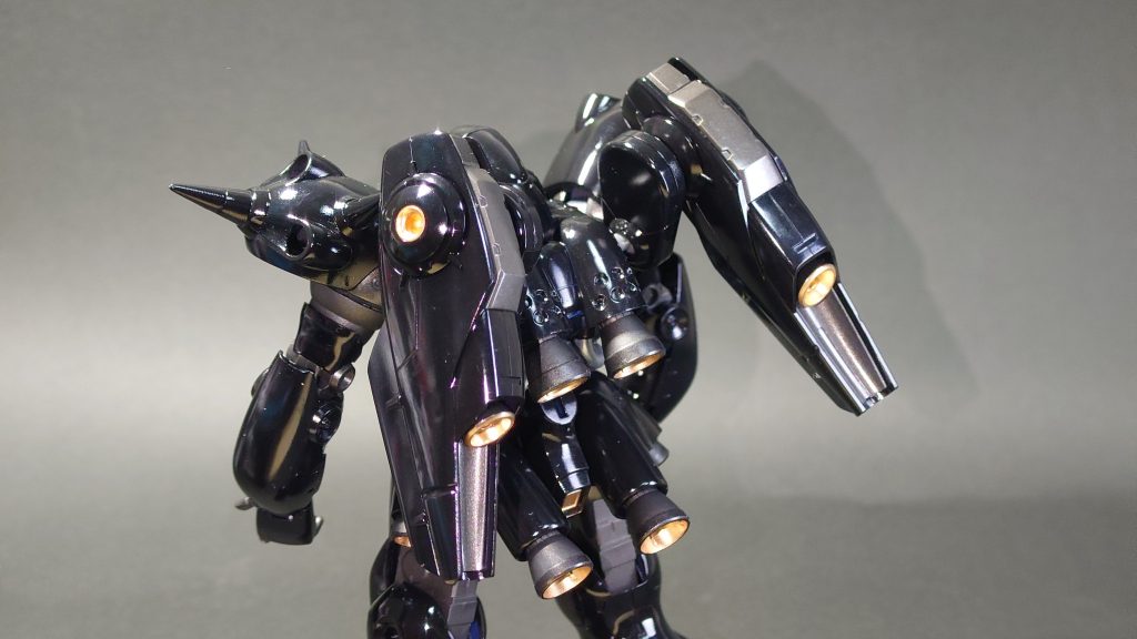 本体と同じく、黒と黒鉄色、金色のみです。