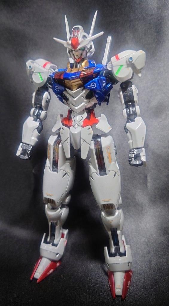 はじめての宇宙世紀以外のキットなので妄想は抜きにしてメタリックで作製しました。白→GXホワイトシルバー＋クールホワイト青→GXメタルダークブルー赤→シルバー下地＋GXクリアルージュ黃→ゴールド黒→GXメタルブラックスーパークリアⅢでコートしてます。