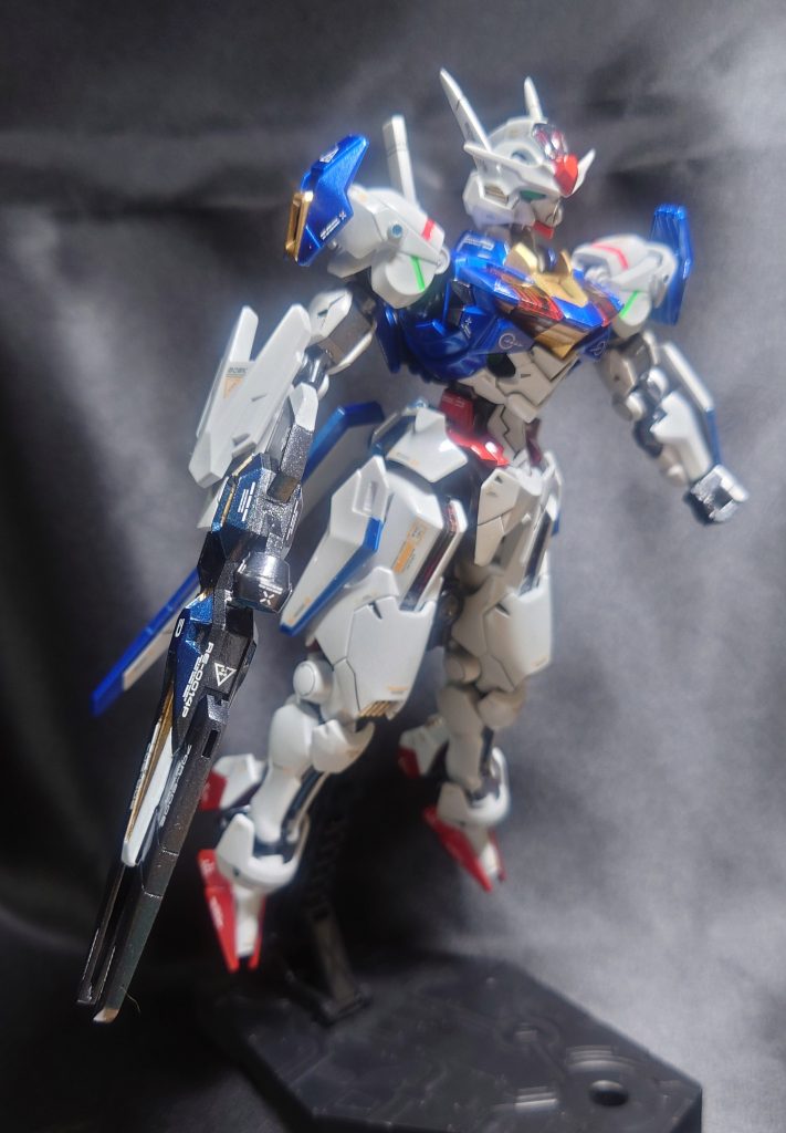 シールドを組んでしまうとバラすのが怖いので先に撮ったビットオンフォーム。いやぁ最新のガンプラは色々凄い！もう一つ入手出来たら妄想作品も作ってみたいですね(笑)個人的に改修型よりもこちらの方が好みなので、改修型が発売されたら手に入れ易くなるといいなぁ(^_^;)最後までご覧頂き、ありがとうございましたm(_ _)m
