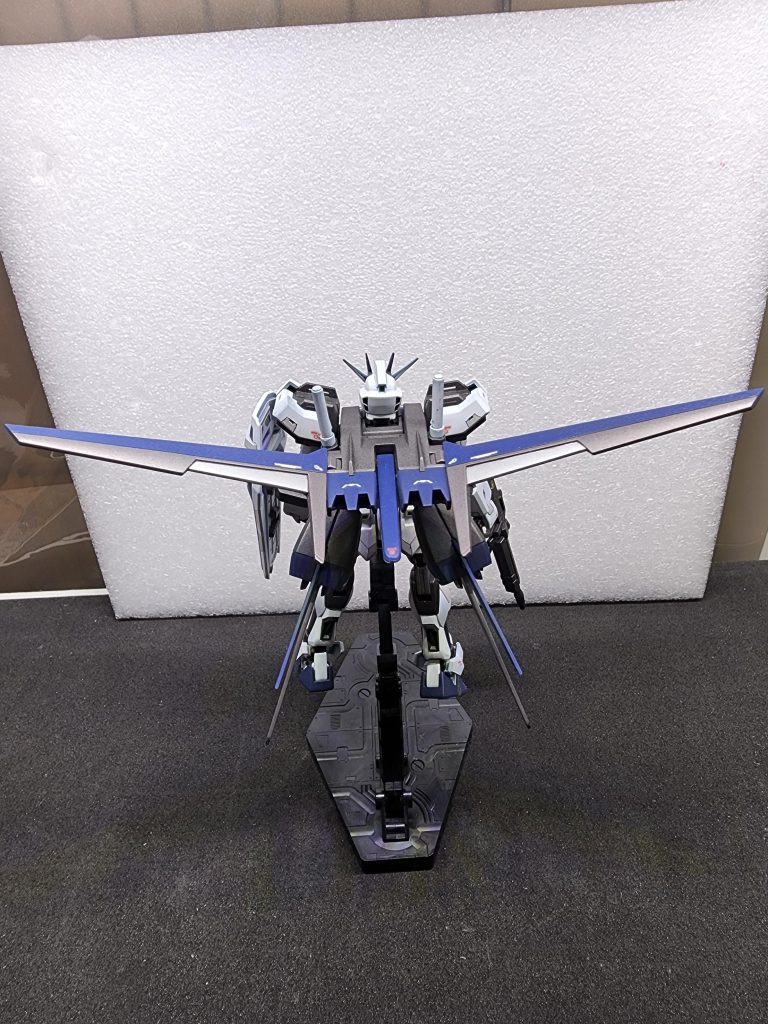 ウイング先端は丸みを消すためカットしてます。後は塗り分けのみです。