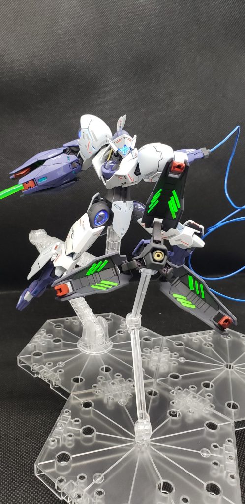 ビームブレイザーの爪研いですごく痛そうに仕上げてます(´・ω・`)